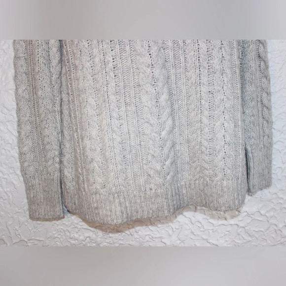 NWT Soft Surroundings Cozy Cold Shoulder Chunky Cable Knit Sweater Gray Medium - Picture 4 of 12
